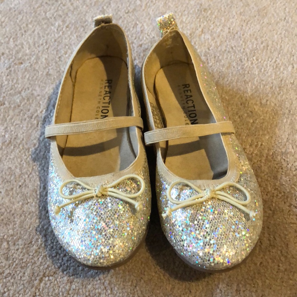 Girls gold dress shoes, size 11